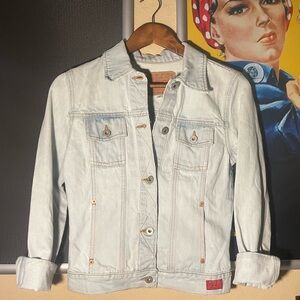 GUESS vintage 90’s Light Wash Denim Jacket